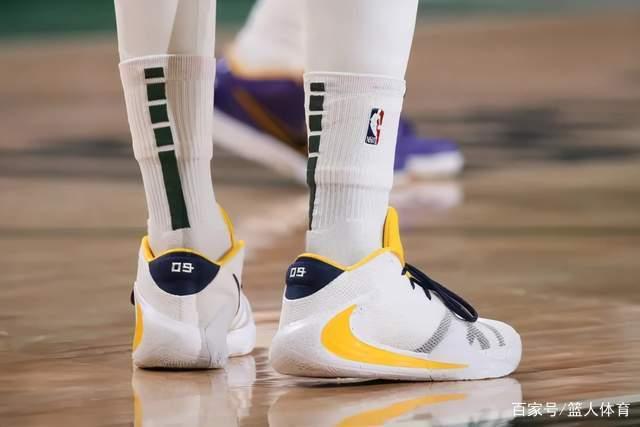 萨卡：大卫-路易斯对我影响最大